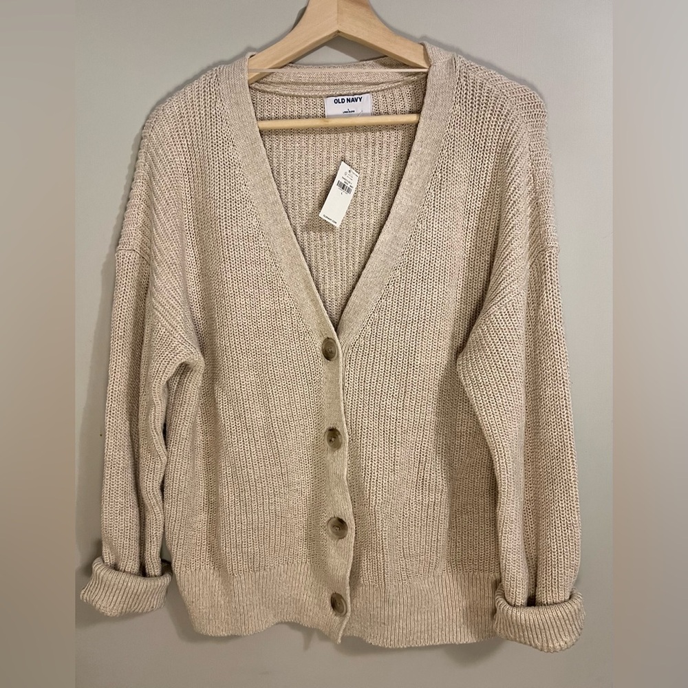 Old navy women’s cardigan size Large. NWT.